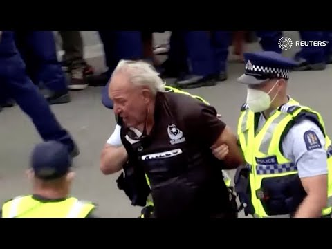 WARNING: GRAPHIC CONTENT - Dozens arrested at New Zealand anti-vaccine mandate protests