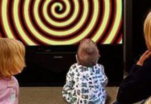 How does predictive programming work? tv Piers Robinson slumpteoretiker krigföring predictive programming Fake News Awards smutskastningskampanj