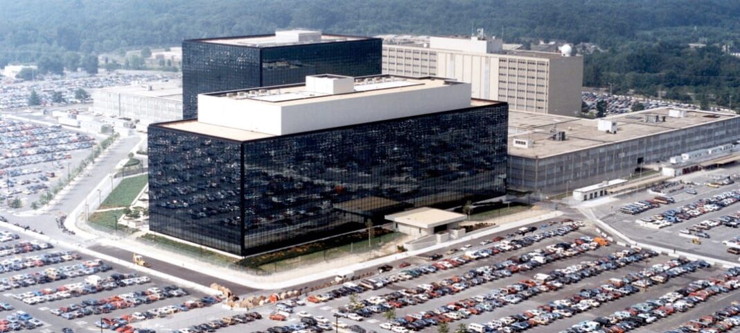 spiondatorer spionerar Merry Christmas Mikko Hypponen James Comey användardata MonsterMind NSA styr Bakdörrar grundlagsstridig NSA
