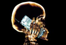 Wiens läkarförbund varnar för hälsoriskerna med smartphones – Ger råd som minskar riskerna Wiens läkarförbund varningstext sämsta julklapp orsakar cancer KI-professorer Internationella experter varnar Elektrosmog WHO har fastslagit risken för hjärntumör Varning för mobilstrålning Nokiachef skadar hjärnceller drabbade får skadestånd Mobiltelefontillverkare