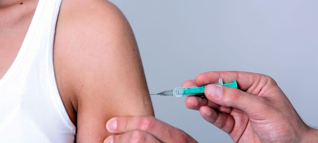 Vaccinationer offer för vaccin influensavaccinet mässlingvaccination oförmögna till arbete MPR-vaccinet folk ska tvångsvaccineras Pfizer-vaccin Livet efter sprutan One More Girl Myten om