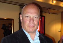 Kulturpredator Robert Aschberg förhör Kajsa Ekis Ekman som lämnar PK-scenen Robert Aschberg åsiktsdiktatur Kulturpredator