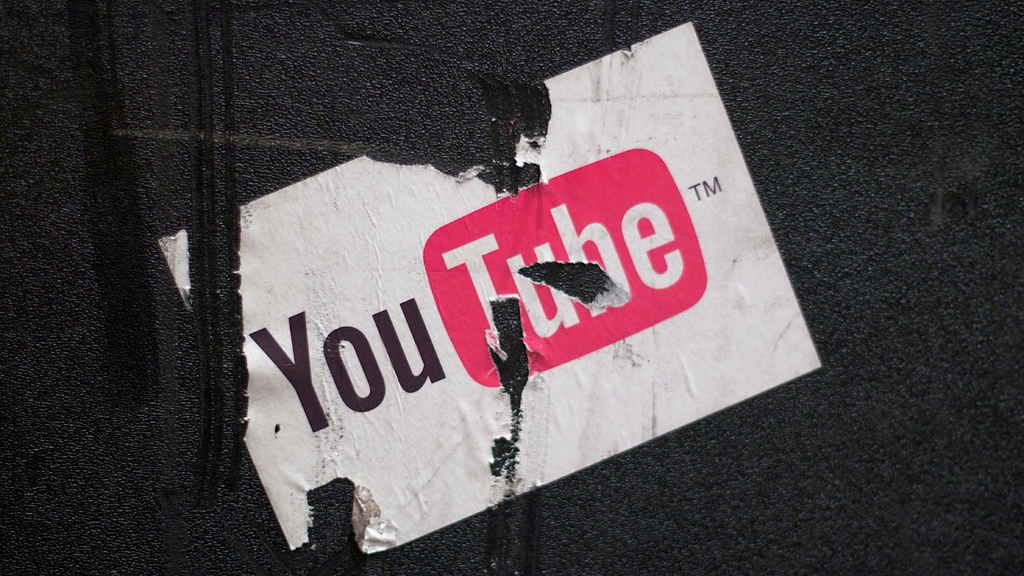 konto Swebbtv raderade Youtubes VD massprotester mot coronapolitiken miljon videoklipp