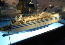 30 år efter Estonia-katastrofen: Överlevande kräver upprättelse och sanningskommission teknisk utredning manipulerat bildmaterial nya dykningar Henrik Järrel Estlands största tidning Estoniadykningar Estonia-utredningen Riksdagen säger ja agenter sänkte Estonia upprättelse och sanningskommission