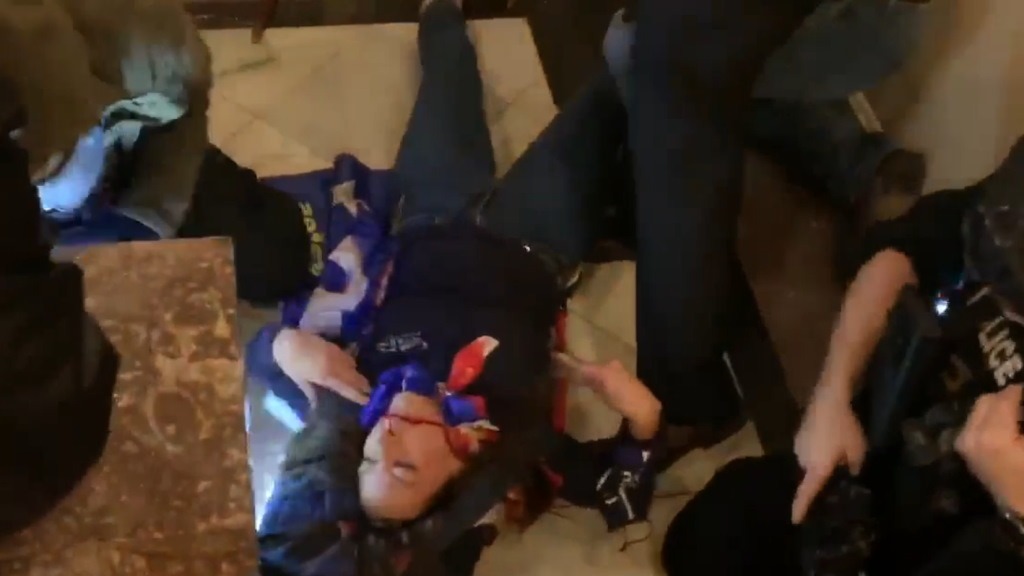 Avrättningsliknande scener när Ashli Babbitt sköts till