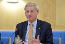 Carl Bildt spred arrangerad propagandabild vaccinlobbyist propagandabild utrikesminister Carl Bildt