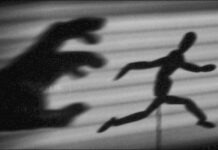 Russell Means – Ett samhälle byggt på rädsla och fördumning lättstyrd befolkning Politics of Fear Russell Means