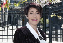 Trust & Freedom tar upp kampen mot WHO:s försök att gripa makten över världens folk EU-politikern holländska bondeupproret gigantisk lögn Trust & Freedom Eliten vill förslava enslave us makteliten som är extremister