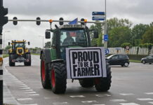 Arvsskatt på familjejordbruk: Ett svek mot Storbritanniens lantliga arv Bondeupproret sprider sig efter Nederländerna lögnare maktelitens klimatbedrägeri klimatbedragarnas tyranni Bondemedborgarrörelsen livet av sig livsmedelstryggheten Brittiska bönder Danska lantbrukare protesterar familjejordbruk