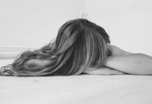 PCOS är ett tecken på hormonell obalans och, om det lämnas obehandlat, förvärrar andra kroniska hälsotillstånd ME/CFS hormonell obalans