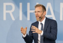 Jakob Forssmed konfronteras i riksdagen – Nya avslöjanden om covidvaccinerna Farligt att ifrågasätta vaccinet Jakob Forssmed kräver Nya avslöjanden om covidvaccinerna nästa pandemi