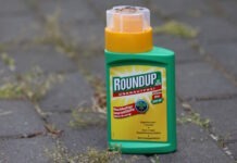 Bayer satsar på bot mot Parkinson efter årtionden av försäljning av produkter kopplade till sjukdomen Roundup ogräsmedel slag mot Bayer Roundup‑ogräsmedel
