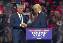 I en markering av stöd för Robert Kennedy Jr. beordrar Trump en omfattande utvärdering av vaccinationsschemat för barn scen med Trump epidemin av kroniska sjukdomar MAHA-kommissionen utvärdering av vaccinationsschemat