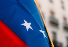 Senatskonflikt om Venezuela: Bipartistisk resolution försöker stoppa Trumps ensidiga militära åtgärder Kongresskonflikt om Venezuela