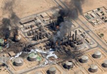 Satellitbilder avslöjar följderna av en drönarattack mot Saudiarabiens största raffinaderi Saudiarabiens största raffinaderi